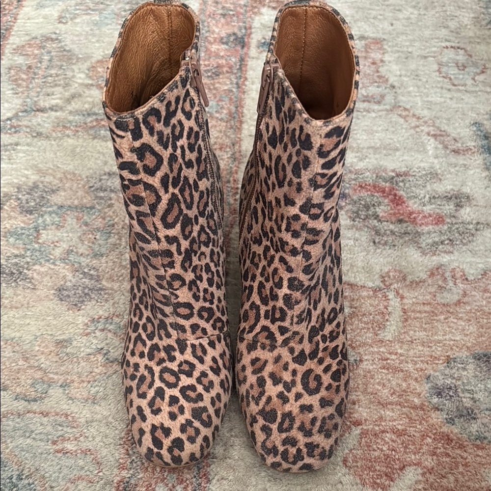 Free People Brown and Black Ankle Boots with Chunky Heel and Zipper Closure